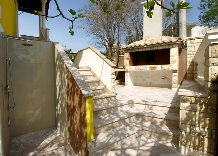 Apartamento Anic-3 By Interhome